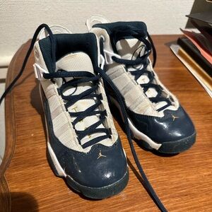 Kids Jordan’s navy and white. Almost new.